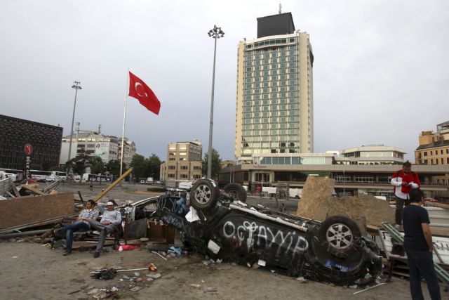 Νηνεμία μετά το νυχτερινό χάος στην Ταξίμ